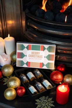 Christmas Crackers Whisky Gift Set -Waterford Store christmascrackers whisky lifestyle01