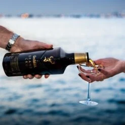 Glenfiddich Grand Cru 23 Year Old 25 Glenfiddich Grand Cru 23 Year Old -Waterford Store glenfiddich grandcru 23yo lifestyle 04