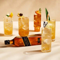 Johnnie Walker Black Label Gift Pack With 2 Highball Glass -Waterford Store johnniewalker blacklabel giftset lifestyle 04 1