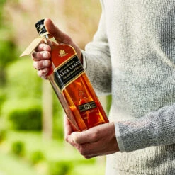 Johnnie Walker Black Label Gift Tin -Waterford Store johnniewalker blacklabel gifttin lifestyle 02